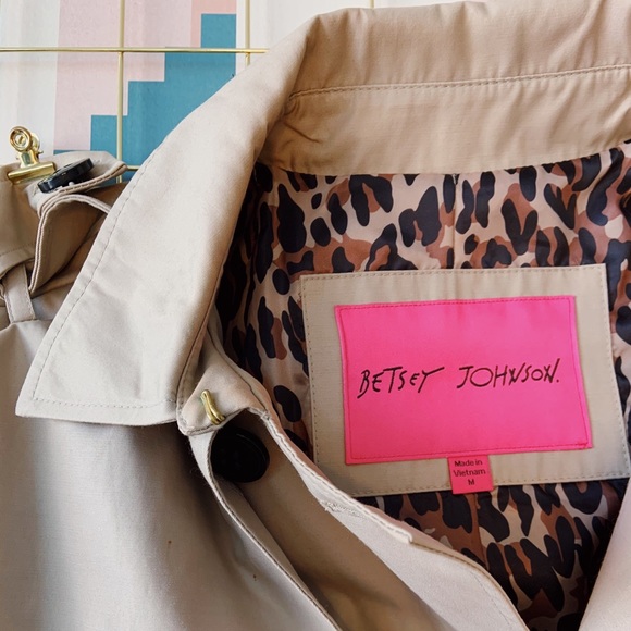 Betsey Johnson Butterfly trench coat with belt - Picture 3 of 4